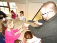 Dzieci spotkały się dziś z archeologią w wieluńskim muzeum